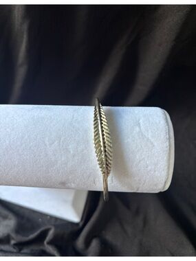 Plunder silver -Tone Feather Cuff Bracelet